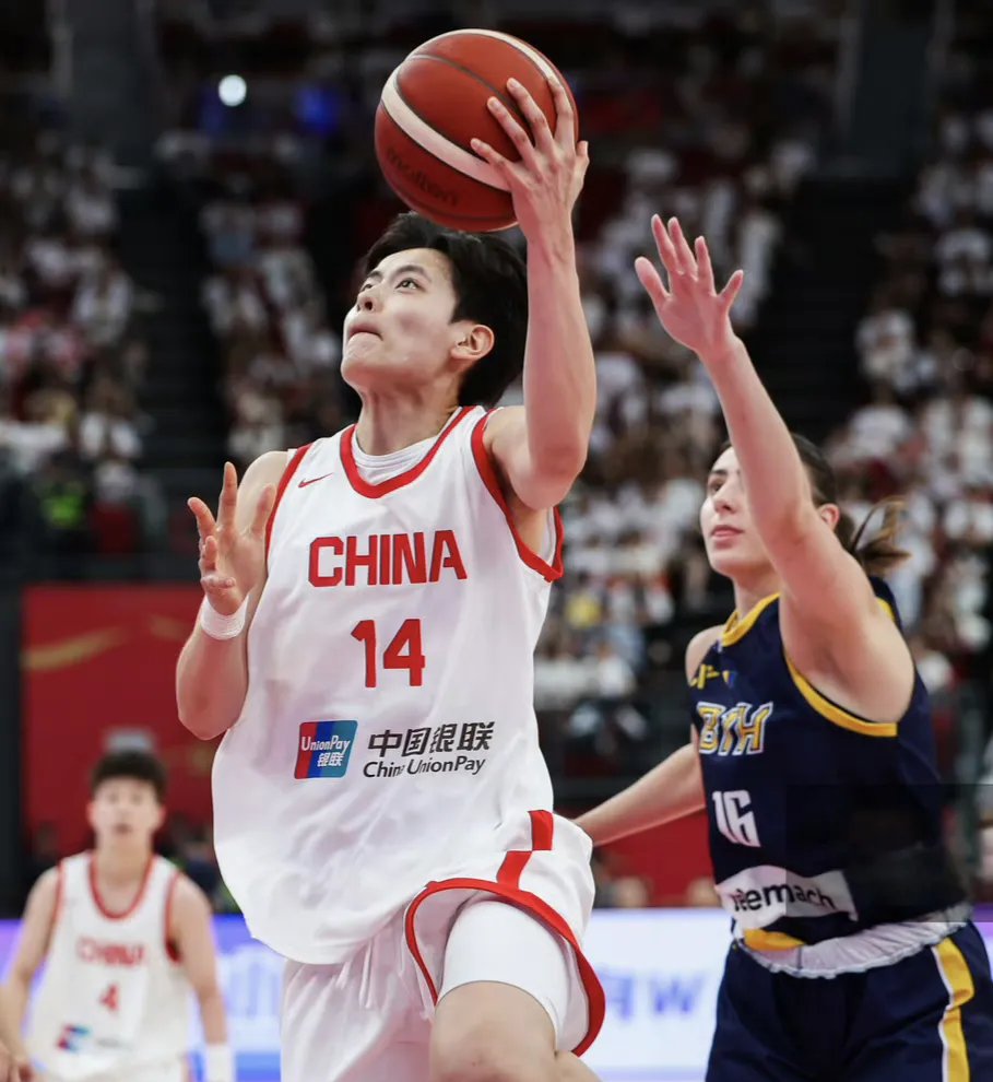 清晨体能课后，华盛顿奇才外线爆发备战CBA常规赛，赛场秩序良好，身体对抗强度拉满的简单介绍贝博直播